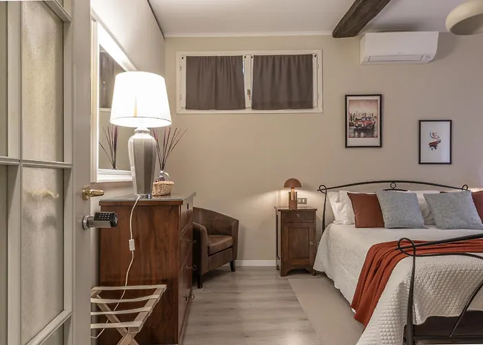 Room&breakfast Canalino 21 *